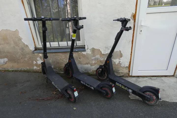 3x OKAI ES400A Profi E-Scooter